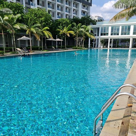 Апартаменты Retreat At Cybersquare Сайберджая Экстерьер фото