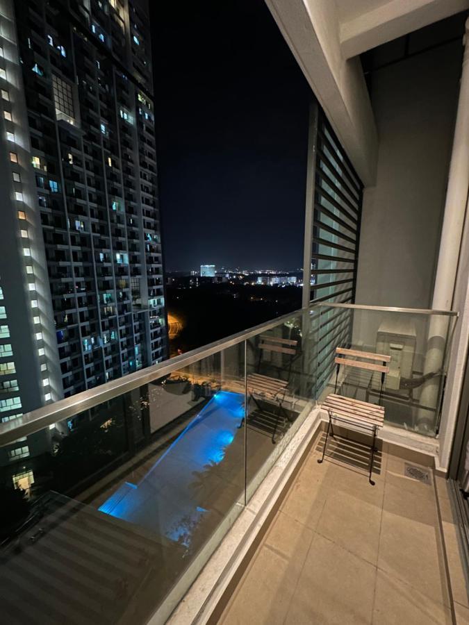 Апартаменты Retreat At Cybersquare Сайберджая Экстерьер фото