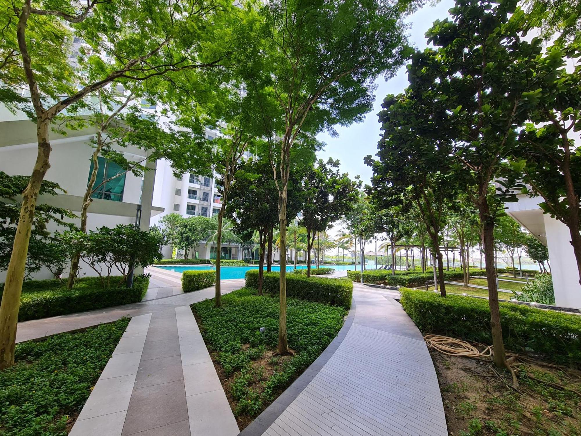 Апартаменты Retreat At Cybersquare Сайберджая Экстерьер фото